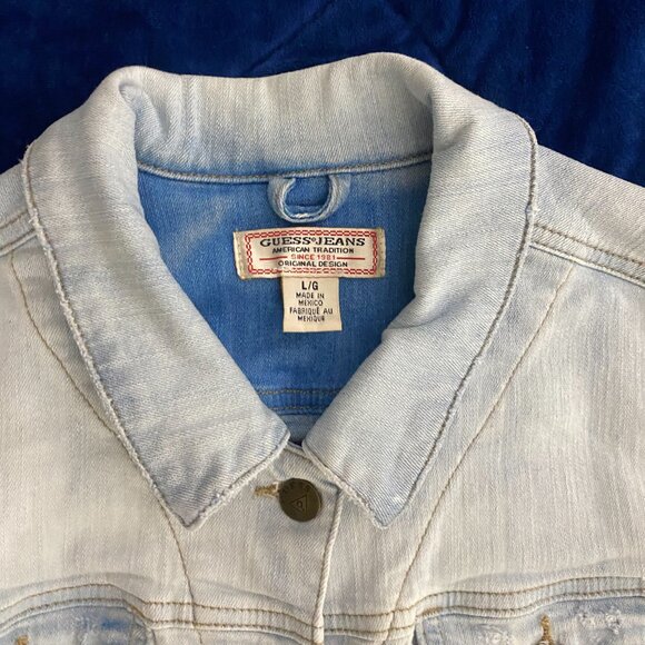 GUESS Vintage Light Wash Denim Classic Fit Jean Jacket with Buttons + Pockets - Picture 4 of 5